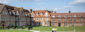 Voyages linguistiques en Angleterre pour un adolescent - Bradfield College - Reading